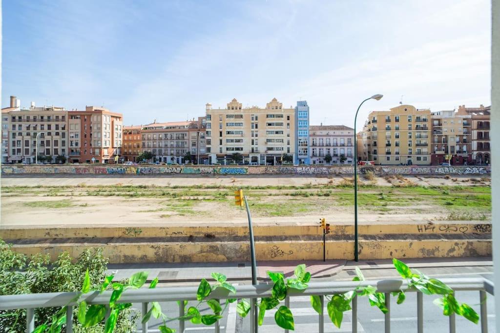 Central And Beautiful Apartment - Free Parking Málaga Exterior foto